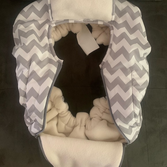Jolly Jumper Sneak-A-Peek Car Seat Cover - Picture 3 of 4